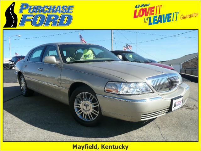 Photo of 2008 Lincoln Town Car