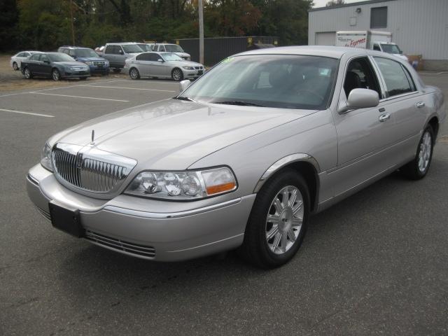 Photo of 2008 Lincoln Town Car