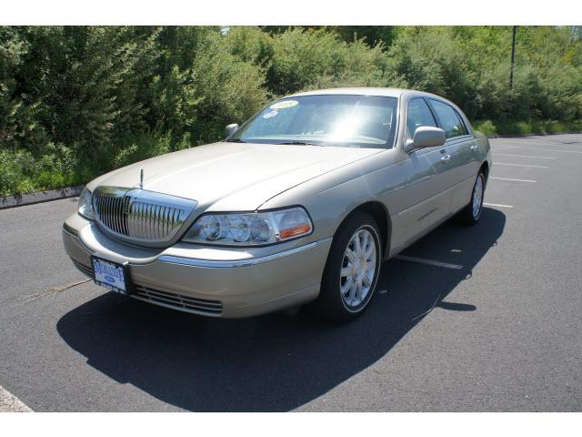 Photo of 2008 Lincoln Town Car