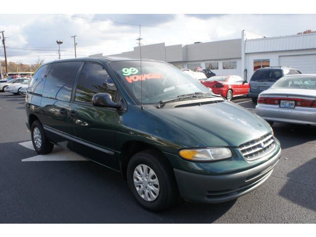 Photo of 1999 Plymouth Voyager