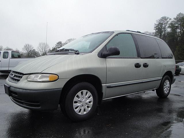 Photo of 2000 Plymouth Voyager