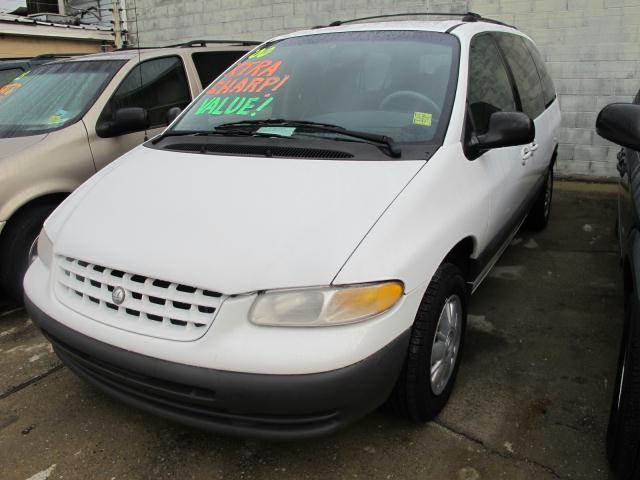 Photo of 2000 Plymouth Voyager