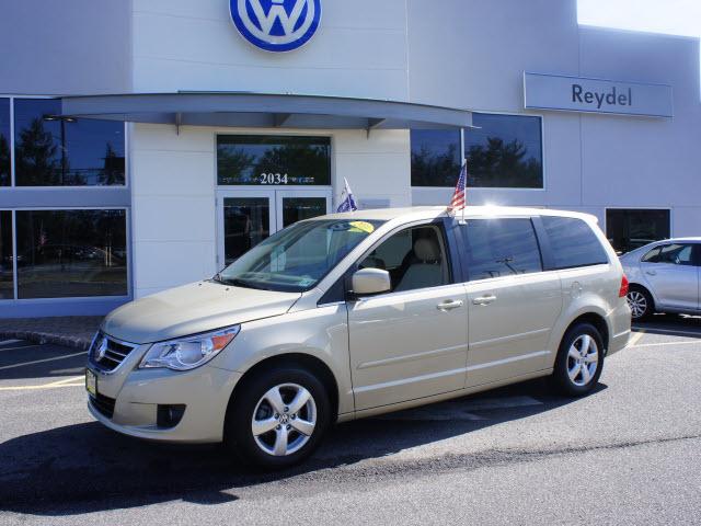 Photo of 2010 Volkswagen Routan