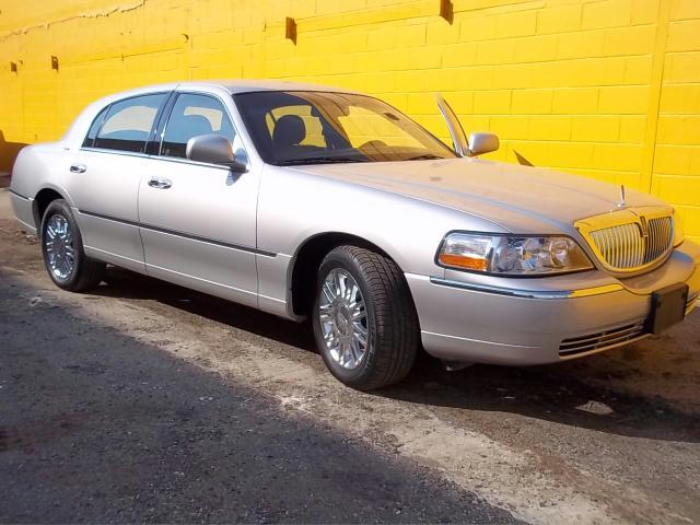 Photo of 2008 Lincoln Town Car