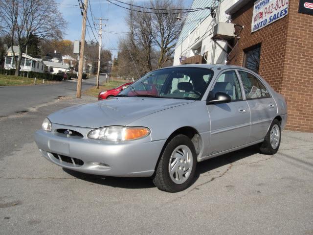Photo of 2001 Ford Escort