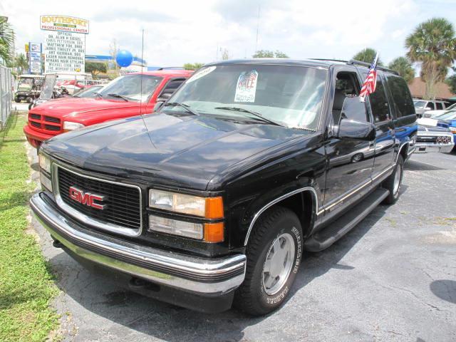 Photo of 1999 GMC Suburban