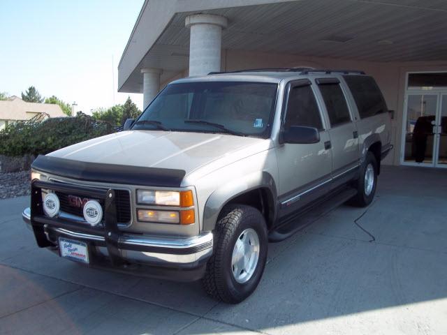 Photo of 1999 GMC Suburban