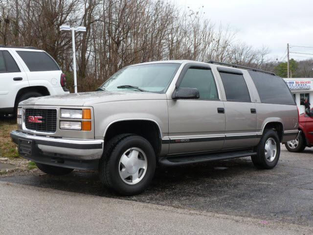 Photo of 1998 GMC Suburban