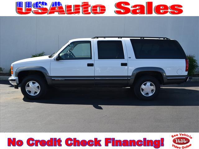Photo of 1999 GMC Suburban