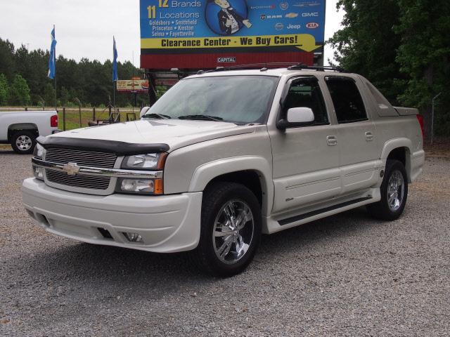 Photo of 2005 Chevrolet Avalanche