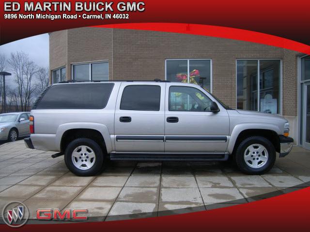 Photo of 2004 Chevrolet Suburban