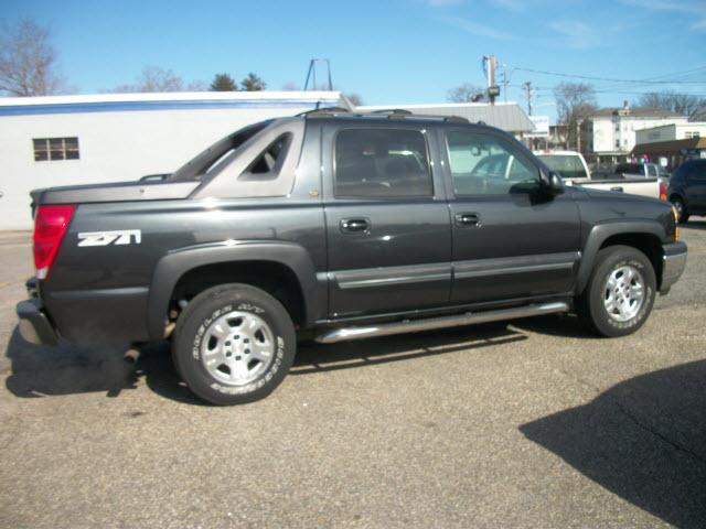 Photo of 2005 Chevrolet Avalanche