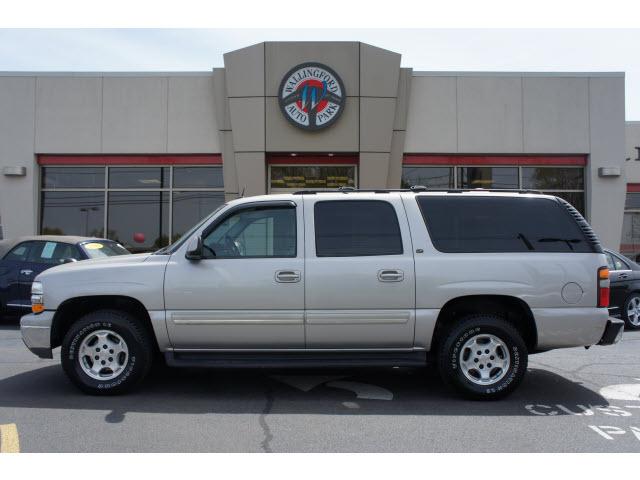 Photo of 2004 Chevrolet Suburban