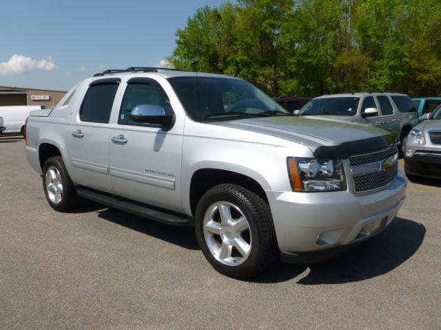 Photo of 2011 Chevrolet Avalanche