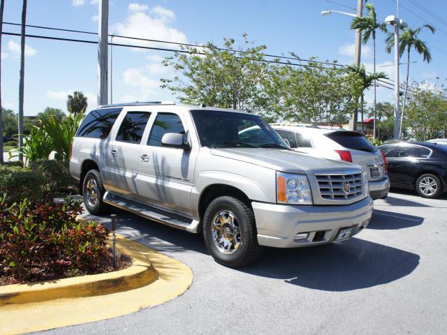 Photo of 2004 Cadillac Escalade ESV