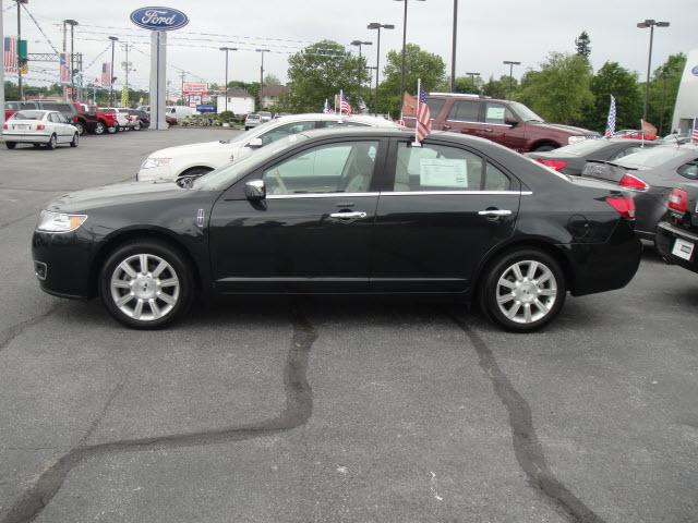 Photo of 2010 Lincoln MKZ