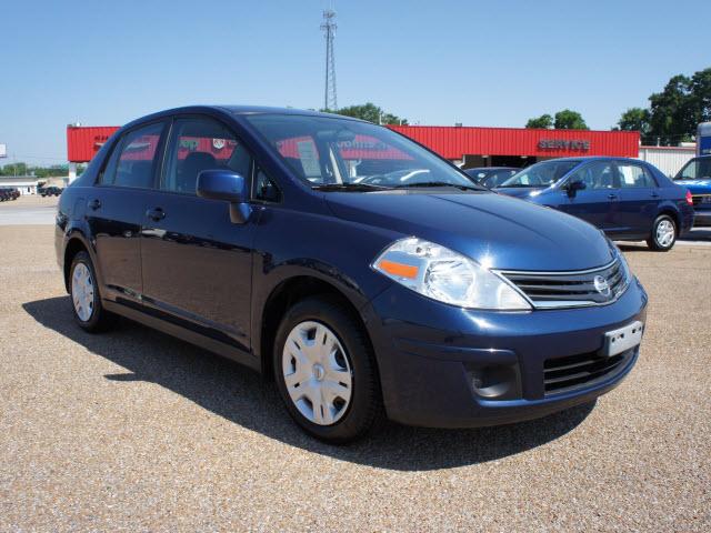 Photo of 2010 Nissan Versa