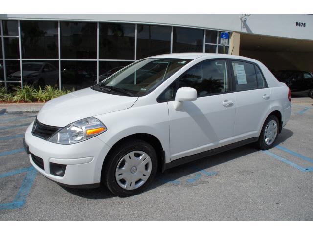 Photo of 2010 Nissan Versa