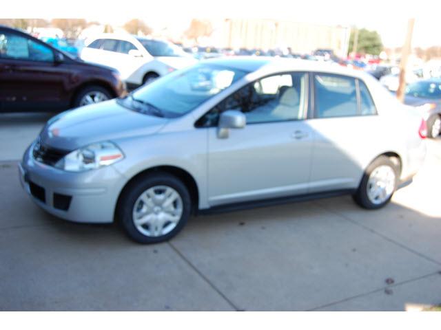 Photo of 2010 Nissan Versa