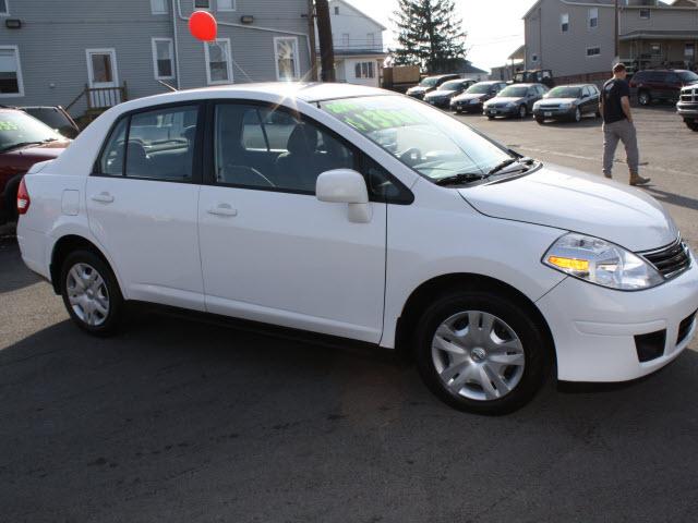Photo of 2010 Nissan Versa