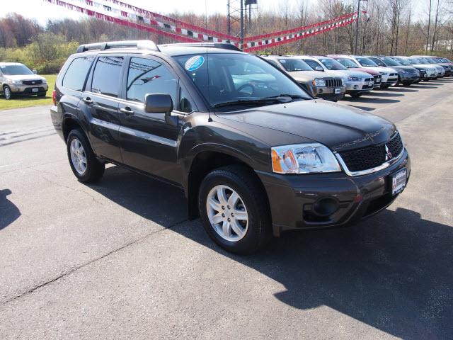 Photo of 2011 Mitsubishi Endeavor