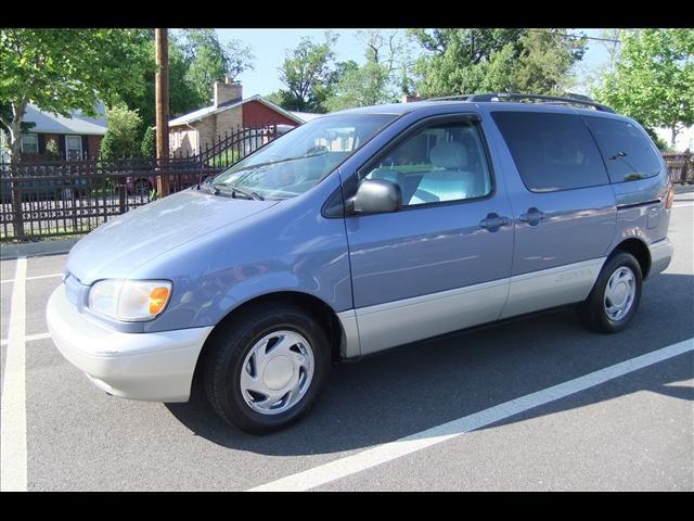 Photo of 2000 Toyota Sienna