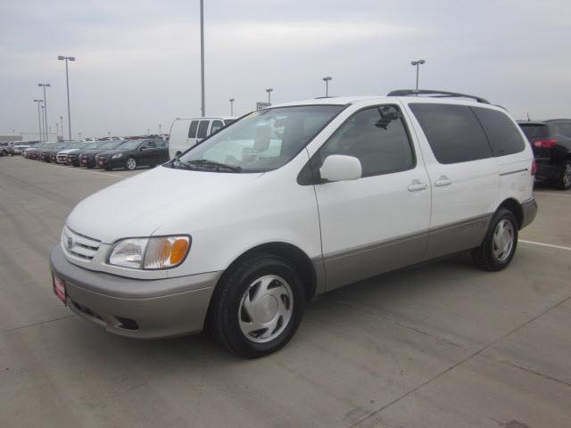 Photo of 2003 Toyota Sienna Iowa City Iowa