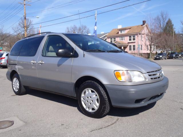 Photo of 2001 Toyota Sienna