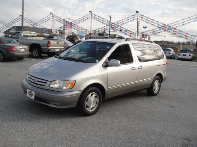 Photo of 2001 Toyota Sienna