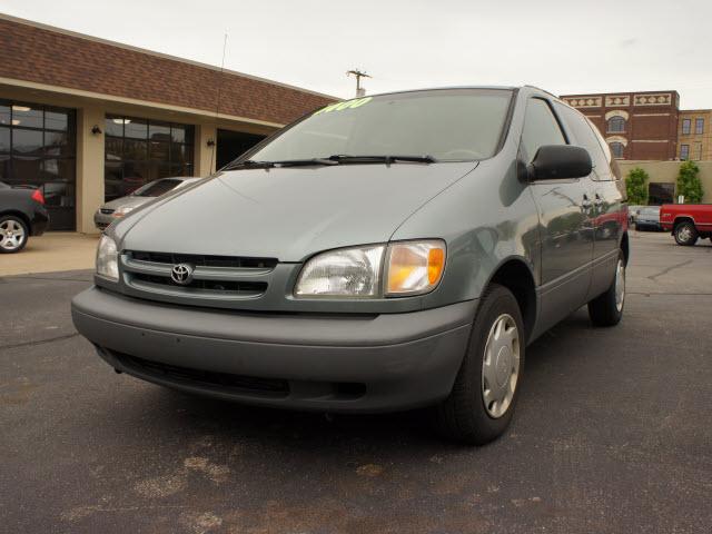 Photo of 2000 Toyota Sienna