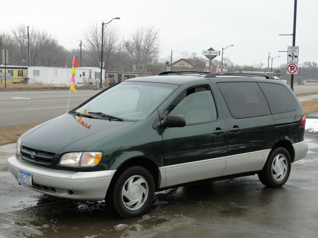 Photo of 1999 Toyota Sienna