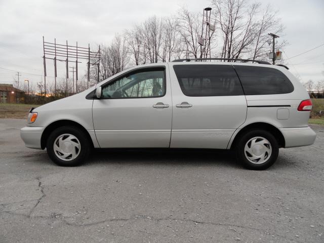 Photo of 2002 Toyota Sienna