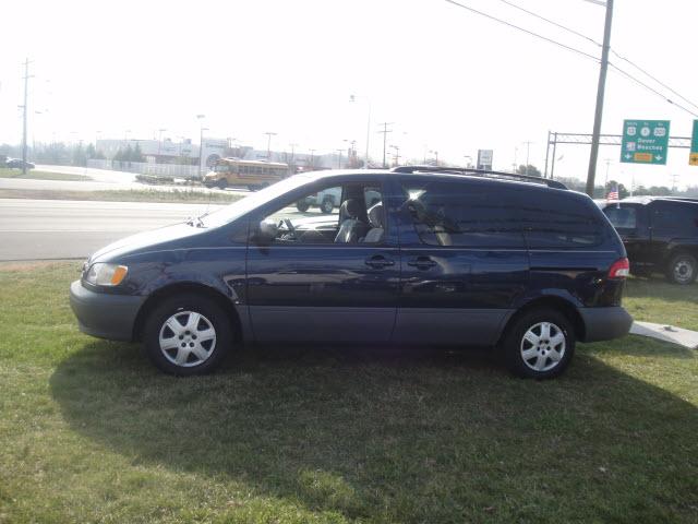 Photo of 2003 Toyota Sienna