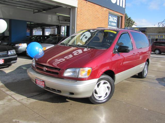 Photo of 1999 Toyota Sienna