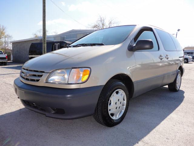Photo of 2002 Toyota Sienna
