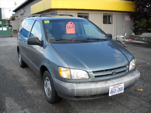 Photo of 1999 Toyota Sienna