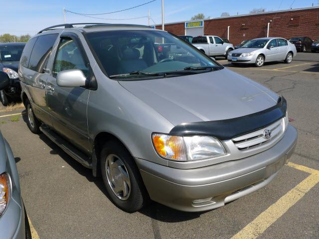 Photo of 2002 Toyota Sienna