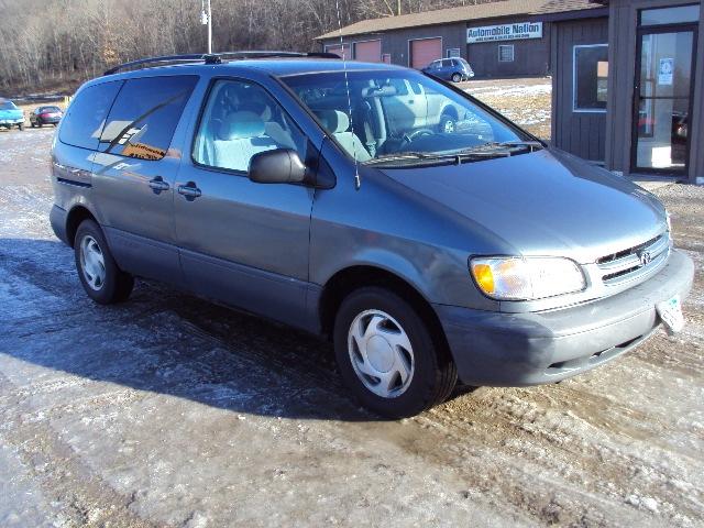 Photo of 1998 Toyota Sienna