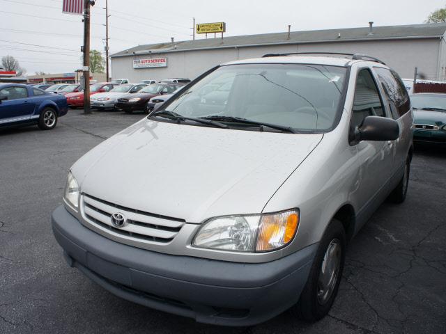 Photo of 2001 Toyota Sienna