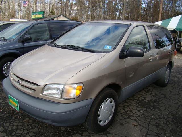 Photo of 2000 Toyota Sienna