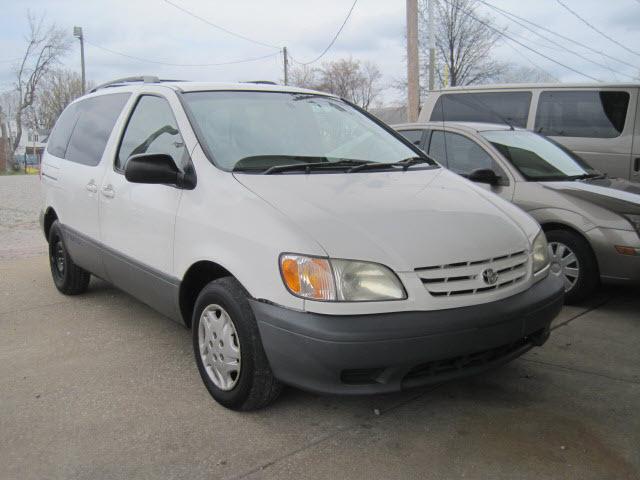Photo of 2003 Toyota Sienna