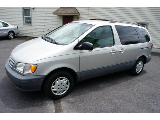 Photo of 2002 Toyota Sienna
