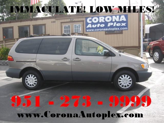 Photo of 1999 Toyota Sienna