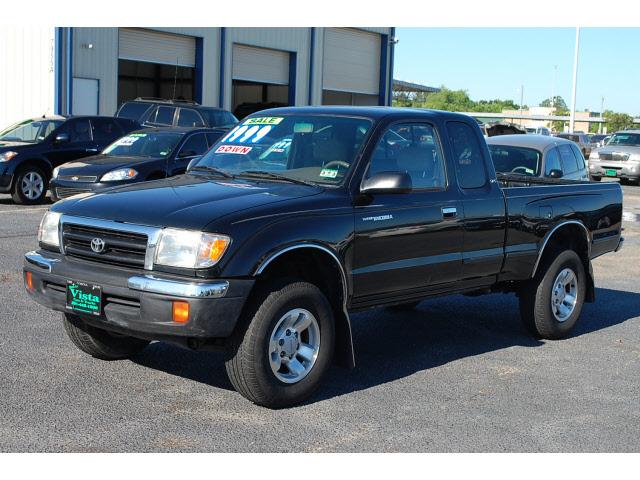 Photo of 2000 Toyota Tacoma