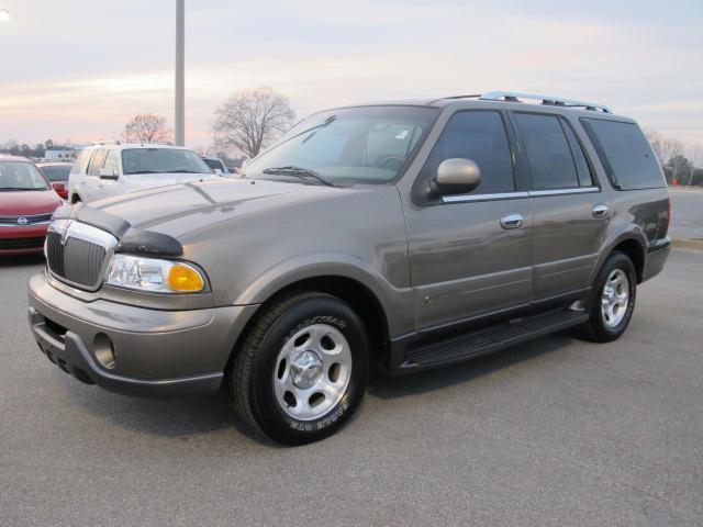 Photo of 2002 Lincoln Navigator