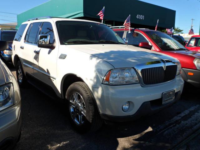 Photo of 2004 Lincoln Aviator