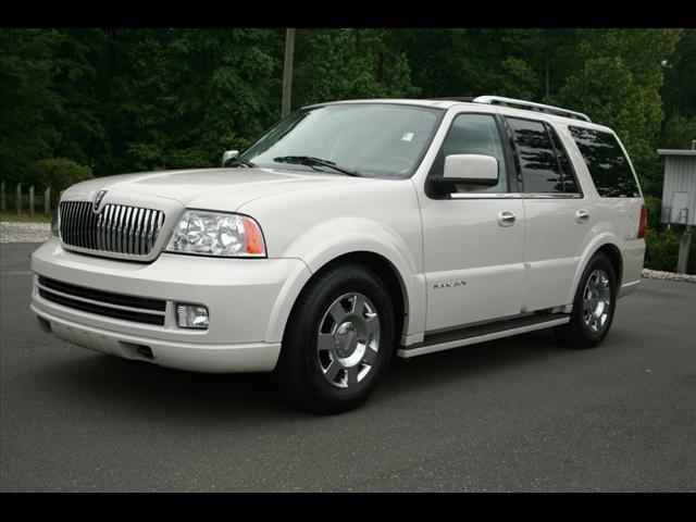 Photo of 2005 Lincoln Navigator