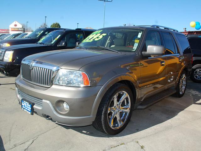 Photo of 2004 Lincoln Navigator