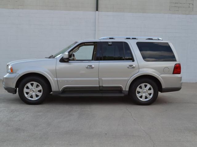 Photo of 2004 Lincoln Navigator