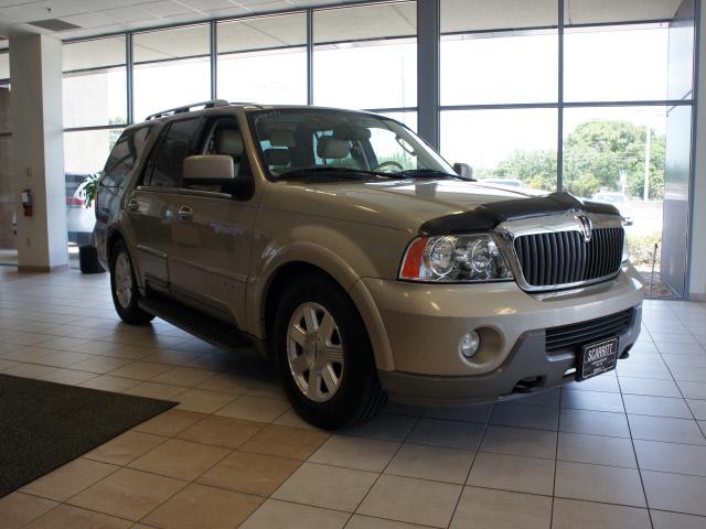 Photo of 2004 Lincoln Navigator